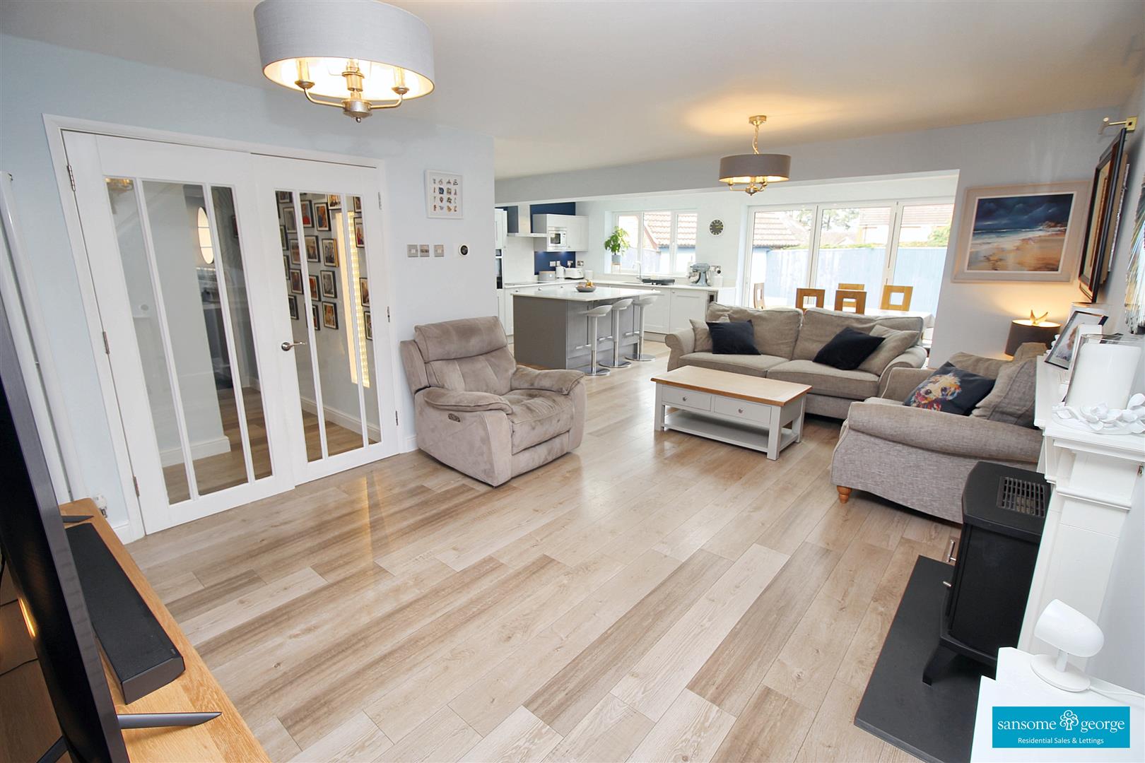 4 bed property in Farmiloe Close, Reading